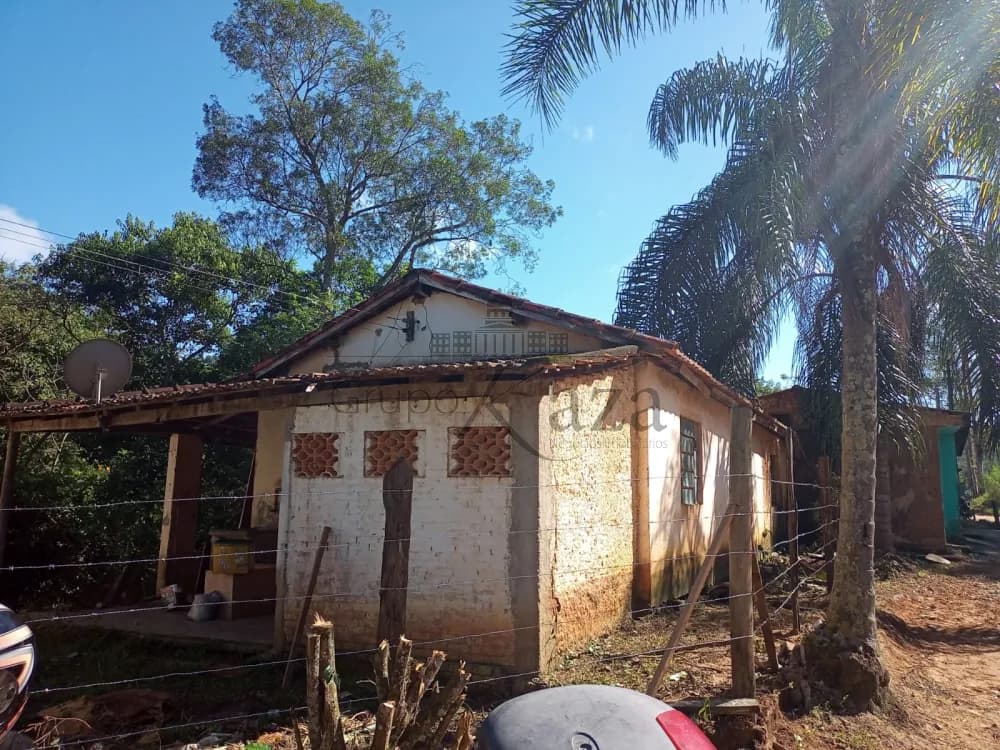 Foto 1 de Terreno Padrão em Tapanhão, Jambeiro - imagem 1