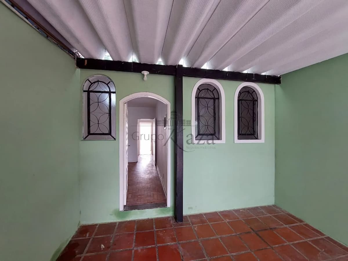 Foto 1 de Casa Padrão em Conjunto Residencial Vale dos Pinheiros, São José dos Campos - imagem 1